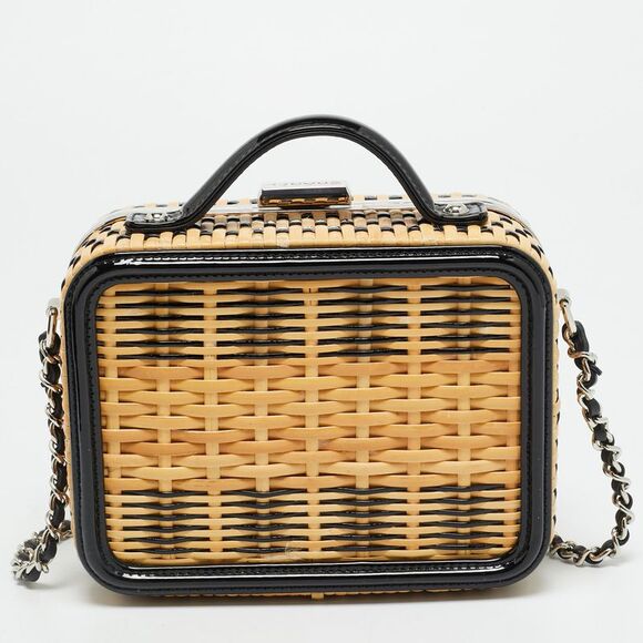 Chanel Cc Filigree Vanity Case Small Beige/black Rattan And Patent Leather - Picture 4 of 7